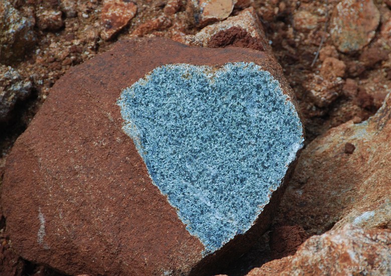 04.45- Un joli coeur de pierre.JPG